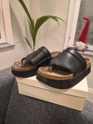 Vintage Höga super snygga läder flip flop med platå Eur 39 - Superbekväma, okänd märke men högkvalitativt flip flop, ca 25cm!
