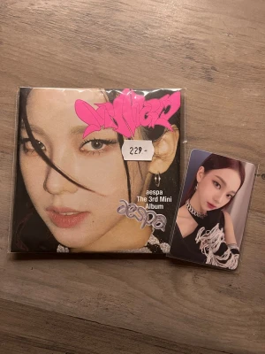 aespa album ”My world” - An original aespa "My world" album in almost brand new condition, this is the poster Karina version. The album was bought for 229kr. None of the items included have any damage whatsoever, however, 2 postcards, 2 stickers are missing and the original photocard is also missing, but I have included another photocard from their "savage" album. The things that will be in this album is- 1 poster (double sided), 3 postcards, 1 photocard and 3 stickers. If u have any more questions, please let me know!💞