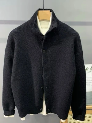 Kofta stickad - Finns i både svart och grå i strlk S-M. Skriv vid funderingar.