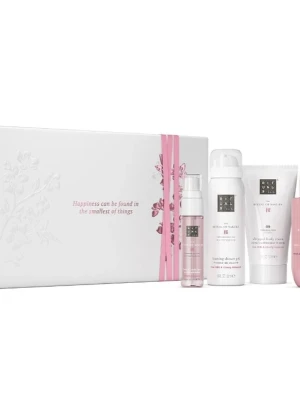 Rituals The Ritual of Sakura Face Mist - Fräsch ansiktsmist från Rituals i serien The Ritual of Sakura. Kommer i en elegant rosa och vit flaska med pump. Perfekt för att återfukta och ge huden en uppfriskande känsla under dagen. Innehåller extrakt av körsbärsblom och rismjölk.