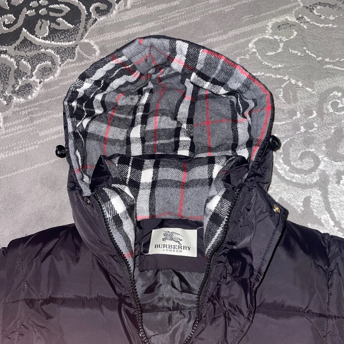 Svart pufferjacka från Burberry - 1