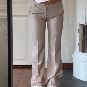 Linnebyxor  - Kostymbyxor i linnematerial med slits, aldrig använda!