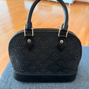 Väska - Använd fåtal gånger som i nyskick!