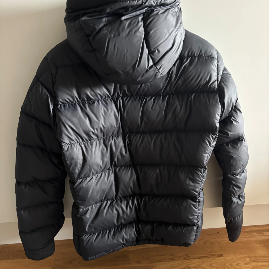 Svart dunjacka Peak Performance  - 1