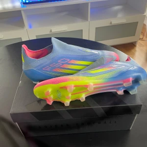 Adidas F50 elite FG - Storlek 44, använda en träning men är som nya. Skriv vid eventuella frågor eller fler bilder.                  Inga byten!  
