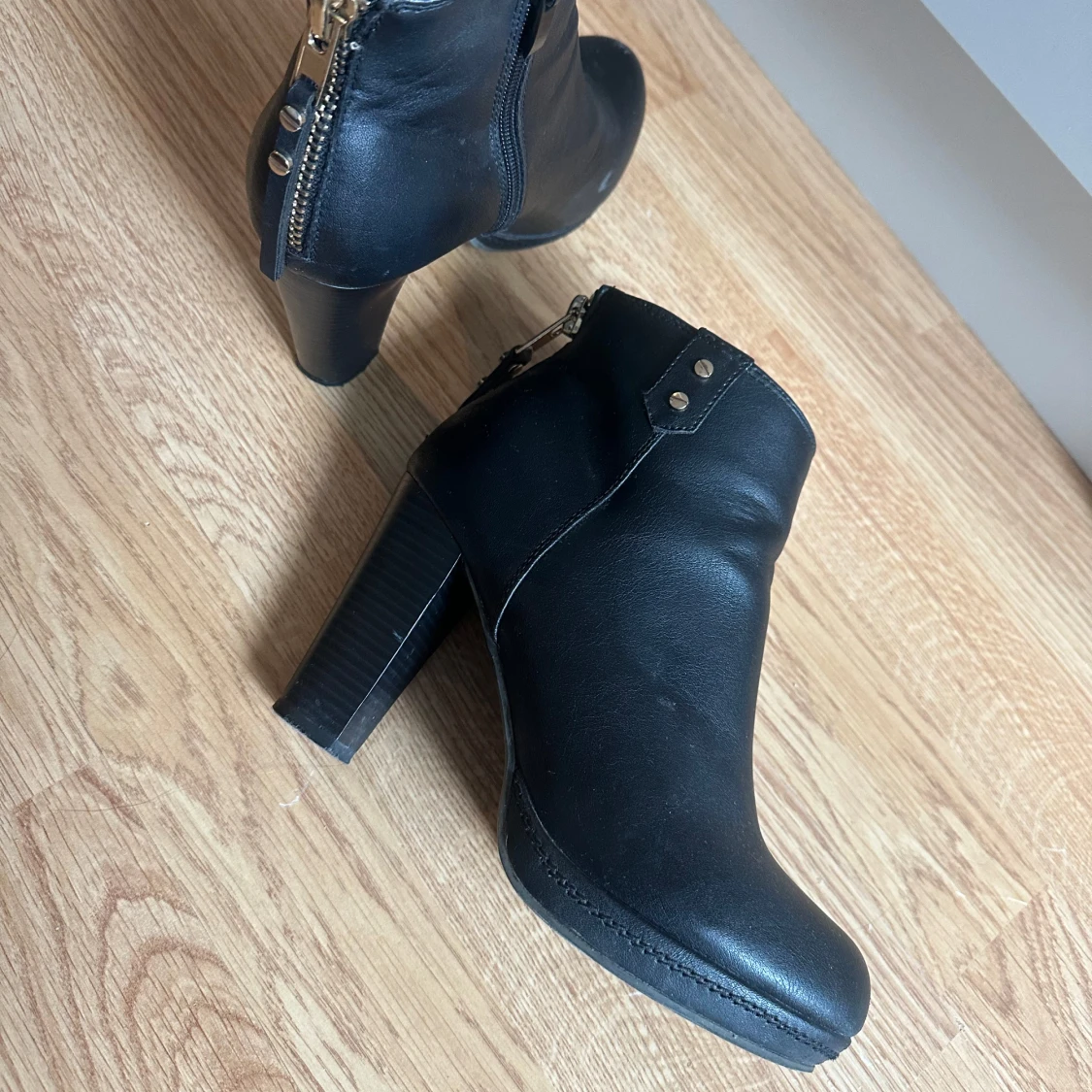 Svarta stövletter med klack och dragkedja - 2