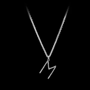 Maria Nilsdotter halsband R🥰🥰 - Maria Nilsdotter halsband bokstaven R i silver. Kan sälja men söker också efter byte till guld💛💛