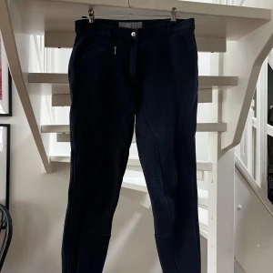 Ridbyxor - Helskodda ridbyxor från Horze. Stl 38/S