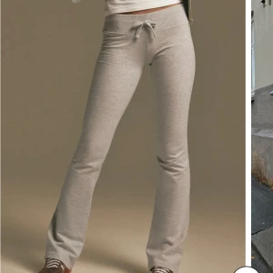 Cozy chill pants - Snygga ljusgrå mjukisbyxor med bootcut och hög midja. Byxorna har en bekväm passform, resår i midjan och snörning framtill. Perfekta för en chill och avslappnad stil. Tillverkade i mjukt bomullsmaterial. I nyskick 