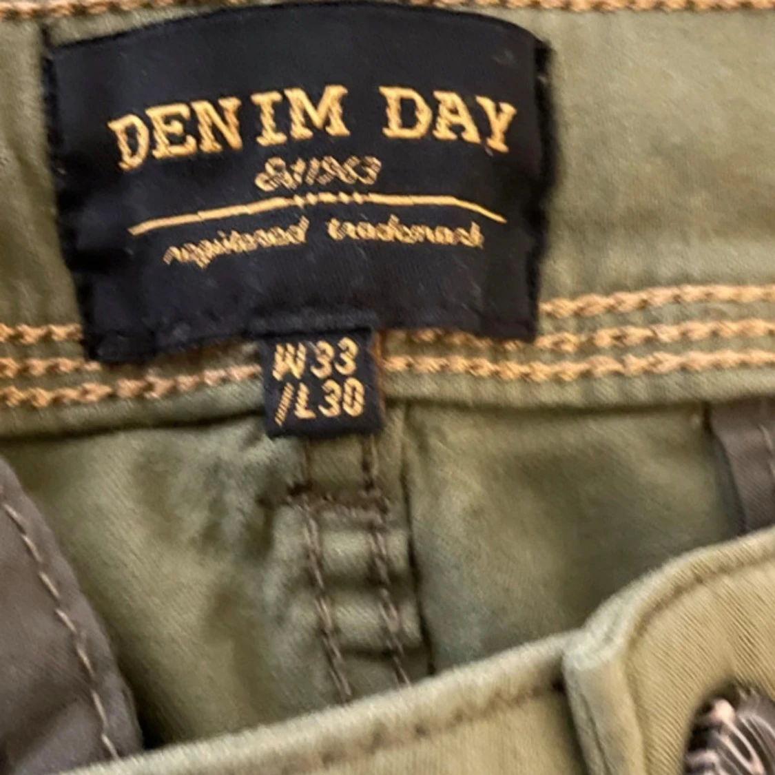 Olivgröna cargopants från Denim Day - 2