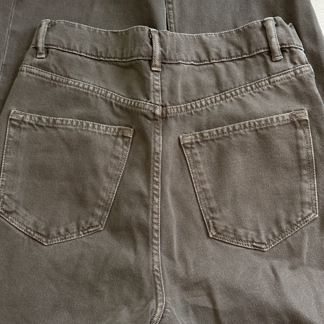 Beige wide jeans från Zara - 2