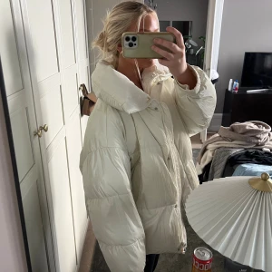 Jacka - Supermysig jacka!! Aldrig använd köpt är på plick!