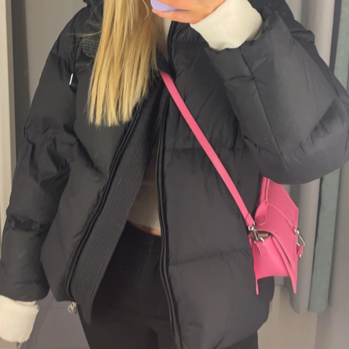 Svart pufferjacka med huva från ARKET - 1