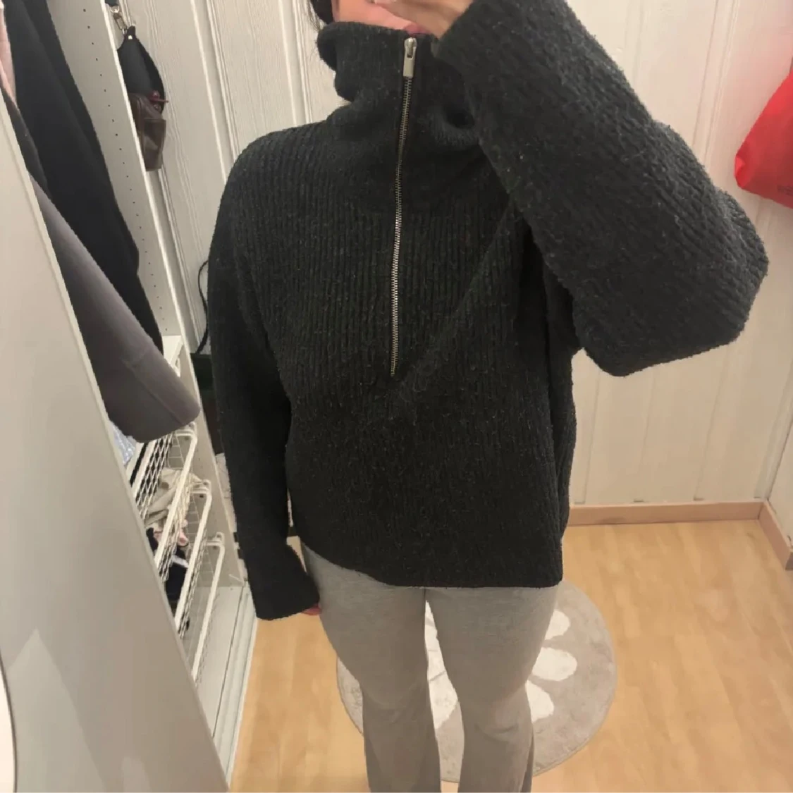 stickad tröja med half zip - 1