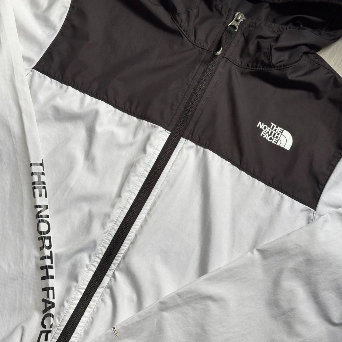 Svartvit vindjacka från The North Face - 1