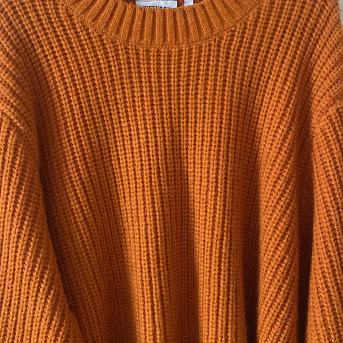 Orange stickad tröja från Weekday - 3