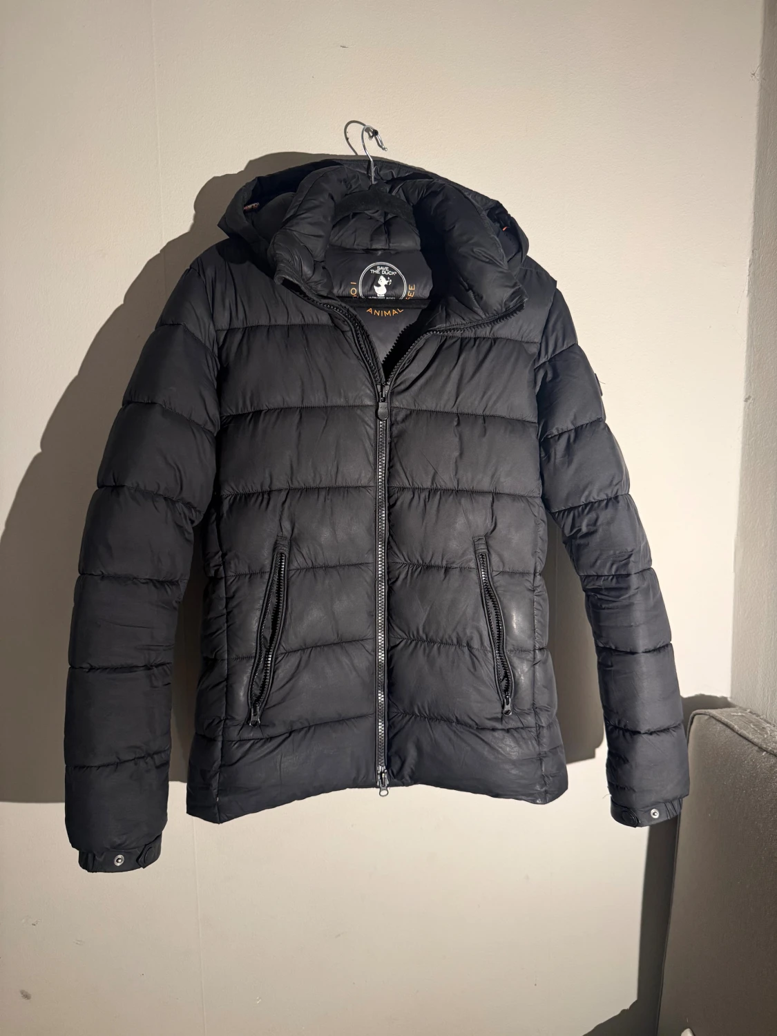 Svart pufferjacka från Save The Duck