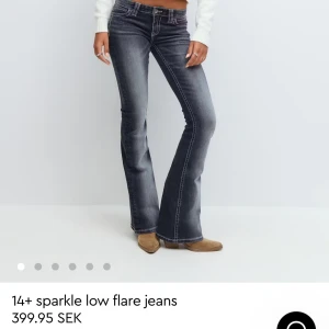 Mörkgrå flare jeans med glitterdetaljer - Snygga oanvända jeans från Gina storlek S passar xs också 