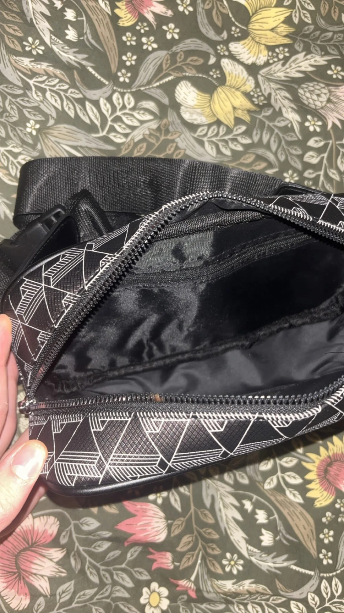 Svart väska från Lacoste - 1