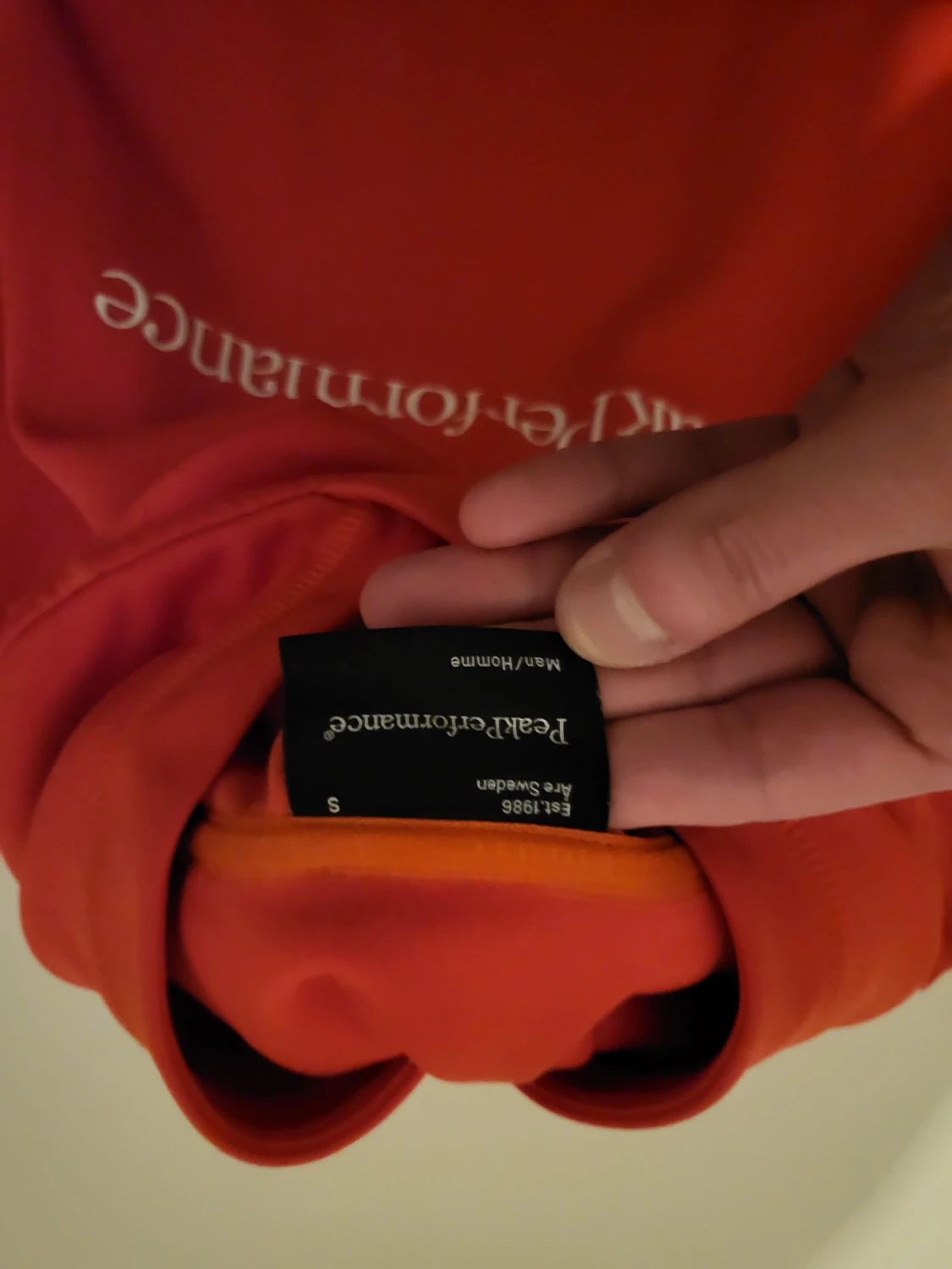 Röd Peak Performance hoodie S - 1