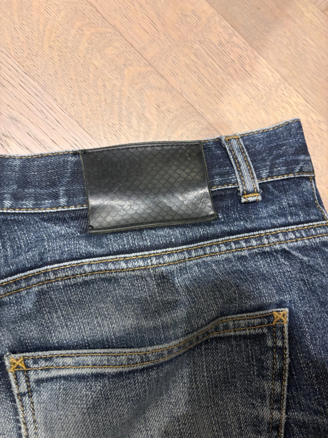 Galet feta jeans från human scales - 4