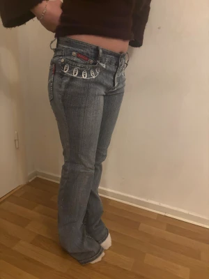 Jeans - Jeans, köpte i storlek M/L men är insydda med maskin till storlek S💝