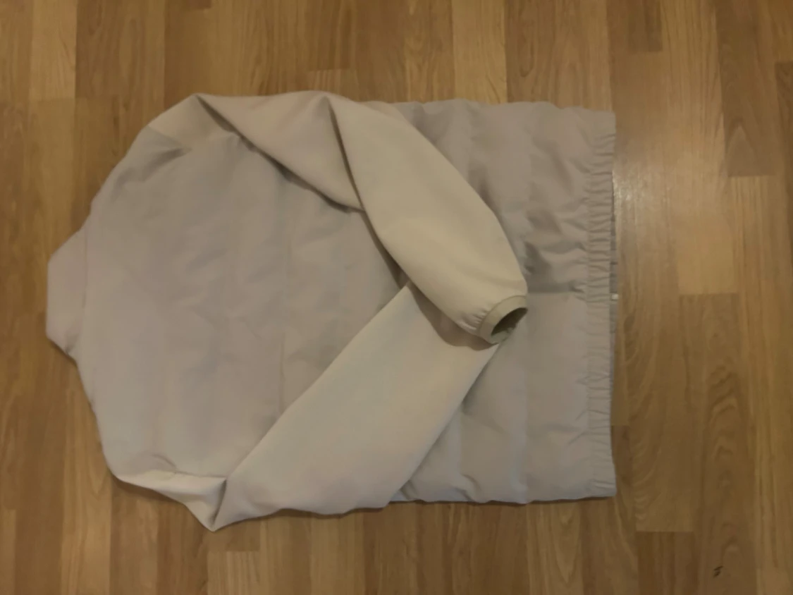 Beige pufferjacka från Zara