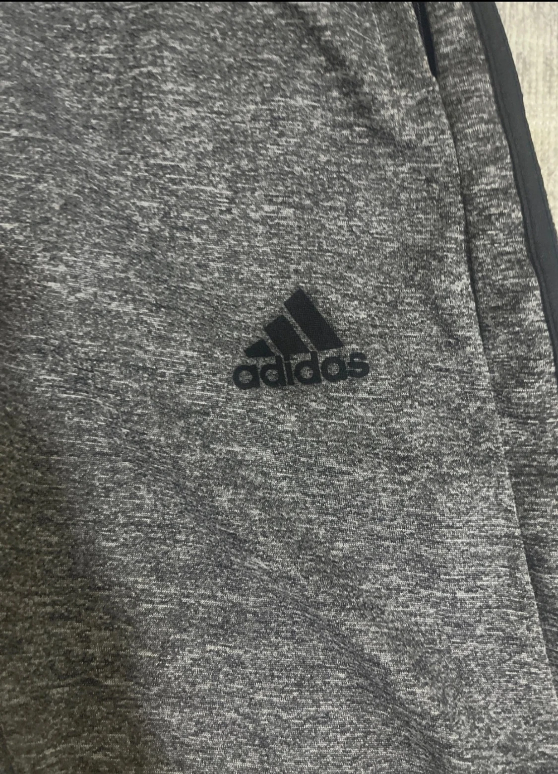 Grå mjukisbyxor från Adidas - 1