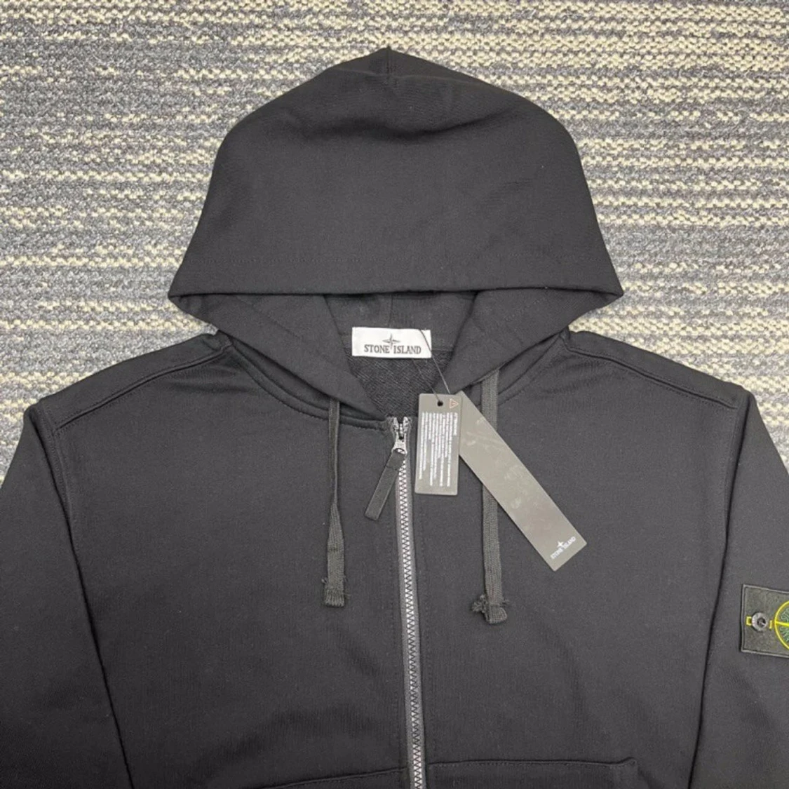 Svart hoodie från Stone Island - 3