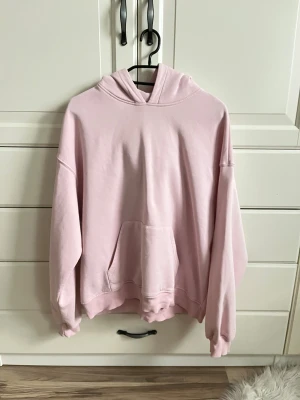 Hoodie - Fin hoodie från Gina tricot. Jättebra skick. Storlek m🩷