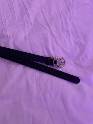 Skärp - Skärp från Lindex. 65 cm. 5st hål. Aldrig använd.