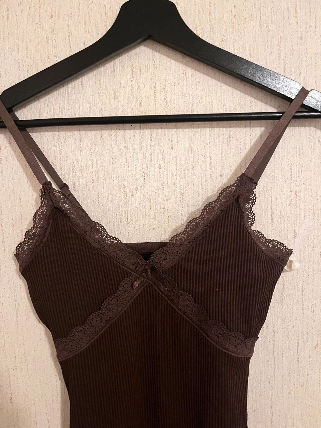 Brun ribbad spetsklänning med rosett - 2