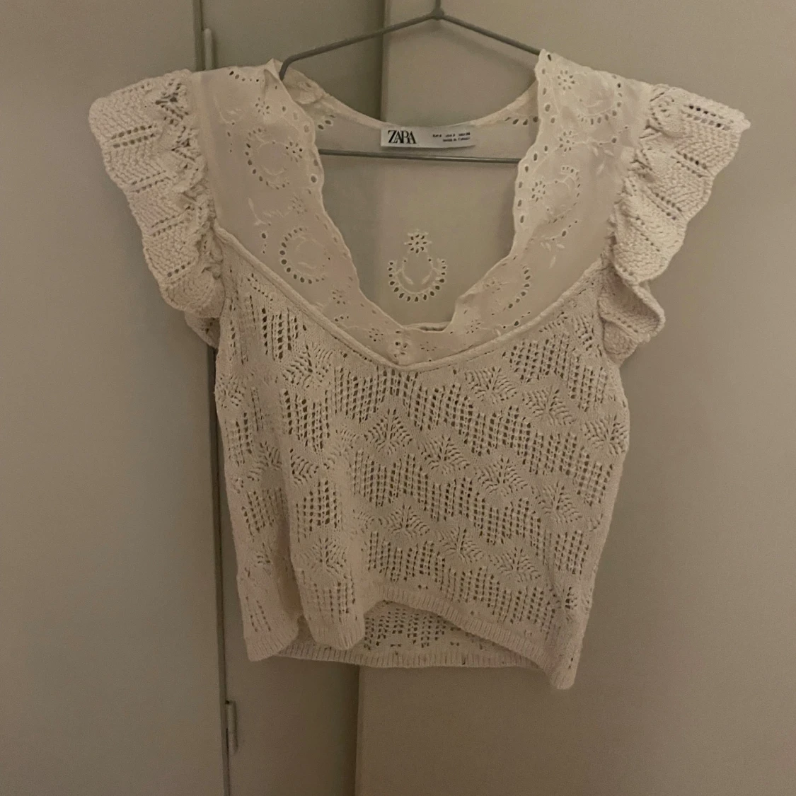 Beige spetsblus från Zara