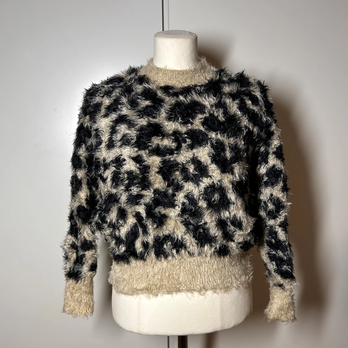 Lurvig stickad leopard tröja - 1