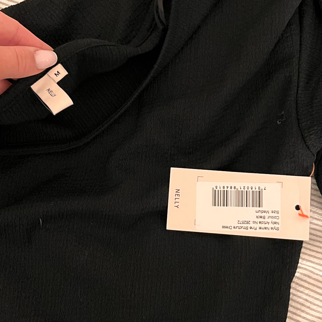 Svart offshoulder klänning från Nelly - 1