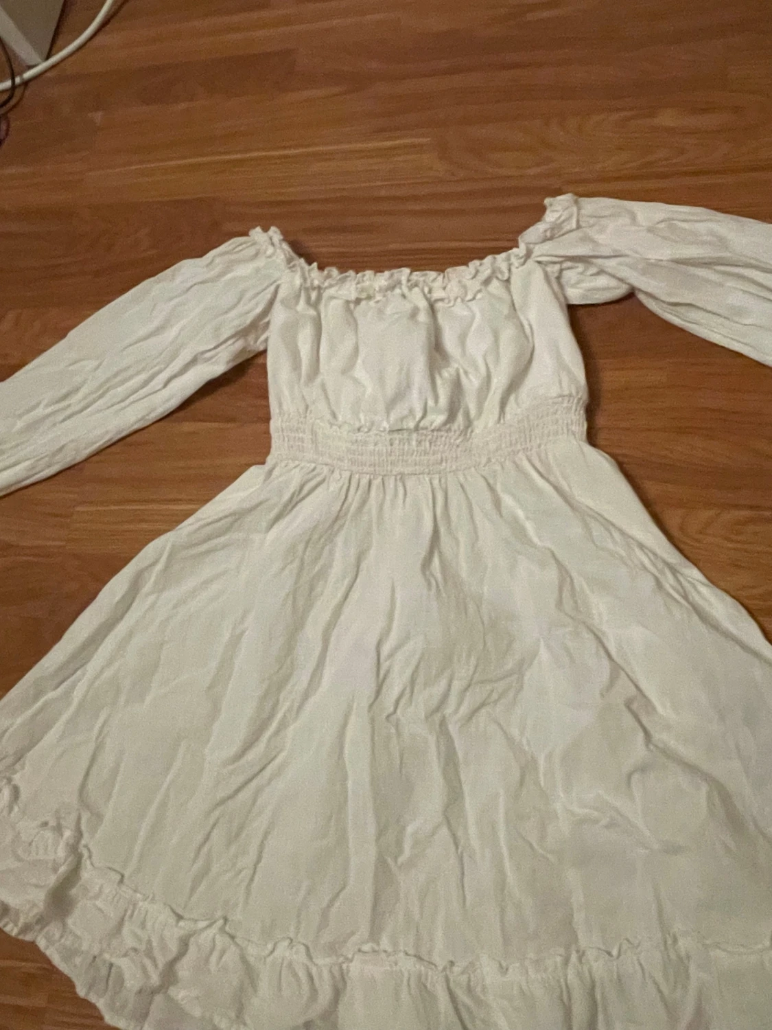 Vit offshoulder klänning från Amisu - 3