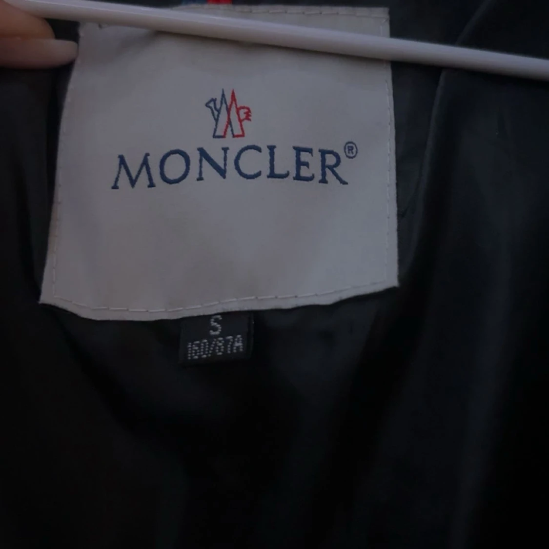 Svart Moncler pufferjacka med huva - 3