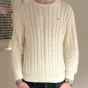 Tommy Hilfiger  - Tjena, jag säljer nu min Tommy Hilfiger tröja som är i storlek 152. Den har inga defekter.