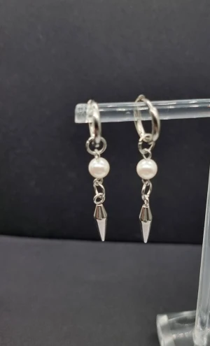 Handgjorda örhängen  - Material-rostfritt stål.  Längd-5cm 