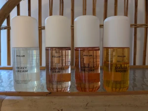 Phlursplit 🌼 - Splittar mina Phlur bodymist i glasdekanter med spray ✨️3 ml-25 kr, 5 ml-40 kr✨️Skriv vilka du önskar så lägger jag ut som ett nytt paket ✨️Dessa dofter finns 🔅Heavy cream 🔅Caramel skin 🔅Vanilla nectar 🔅Mango mood