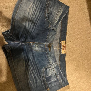 Jeans shorts  - Super Lågmidjade jeans shorts, jätte fint skick 