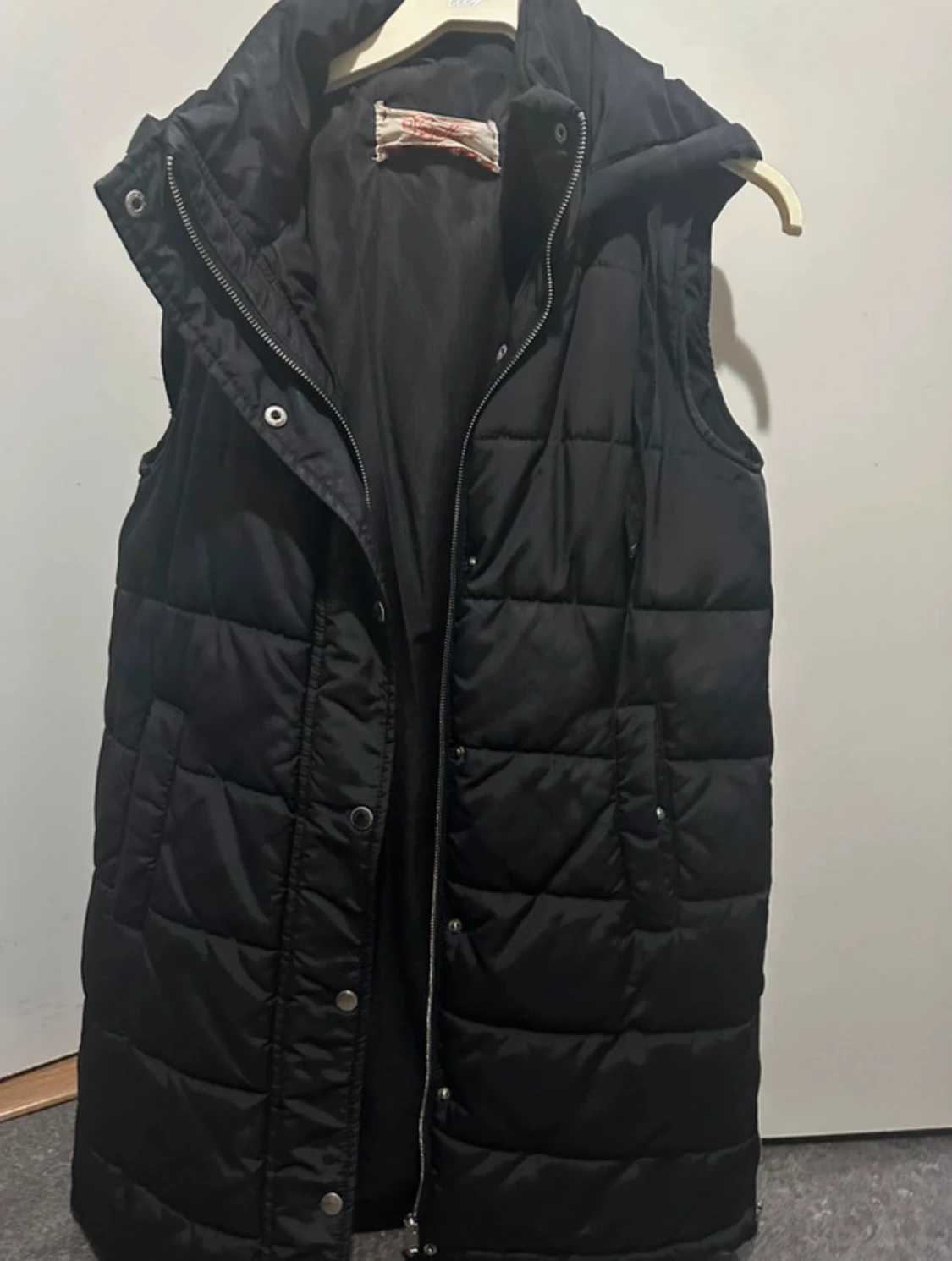 Svart lång väst med huva - 2