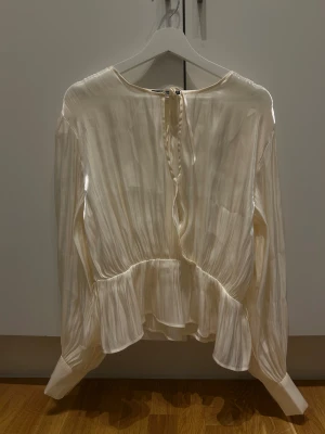 Blus - Fin blus från Gina tricot 