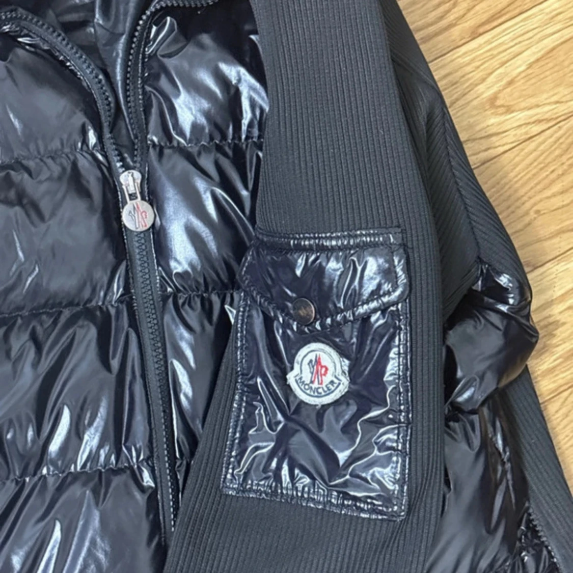 Svart pufferjacka från Moncler - 2