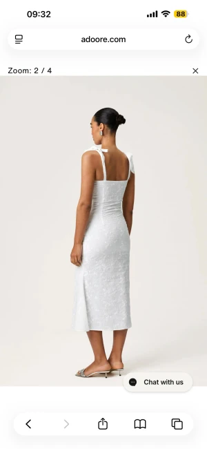 Vit långklänning från Adoore - Superfin vit långklänning från Adoore! Storlek 38 men passar mig som vanligtvis är 36💓superfin till studentmottagning och likande! Endast använd 1 gång 