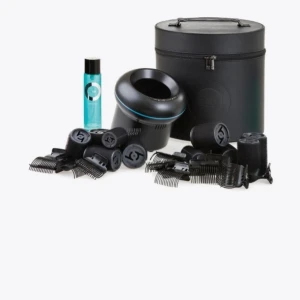 Cloud Nine The O Ultimate Set - Cloud Nine The O Ultimate Set med värmeverktyg, flera rullar, clips och väska. Perfekt för att skapa volym och lockar snabbt och enkelt. Allt i fint skick, komplett med tillbehör och originalförvaring. Inga synliga defekter eller slitage. Perfekt julklapp till en själv eller annan! 💕