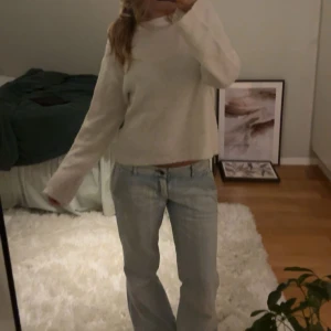 Vit stickad tröja  - Super fin vit stickad tröja ifrån lager 157 i storlek XS, passar mig som är runt 160💕