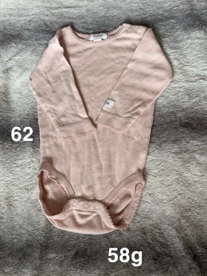 Newbie body - Fint använt skick. Storlek 62