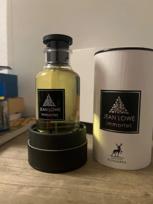 Jean Lowe Immortel (immmortal)  Eau de Parfum. 100 ml - Maison Alhambra Jean Lowe Immortel. Eau de Parfum. 100ml utan 3 sprayningar.