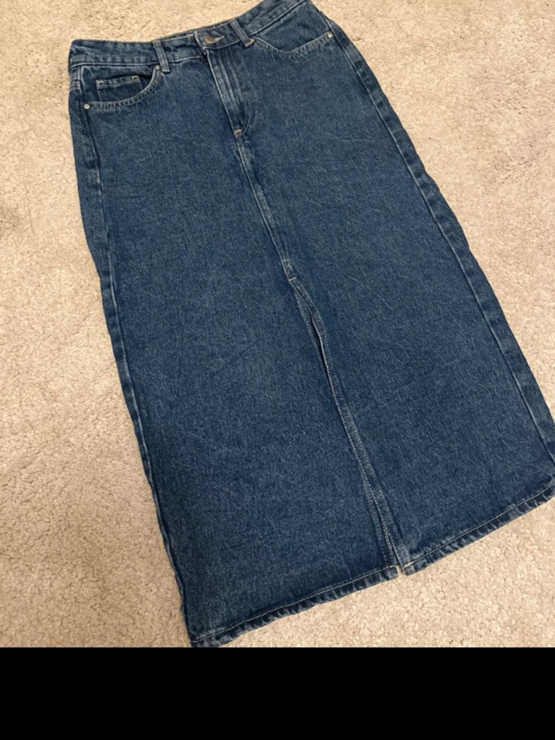 Mörkblå jeanskjol med fickor - 2